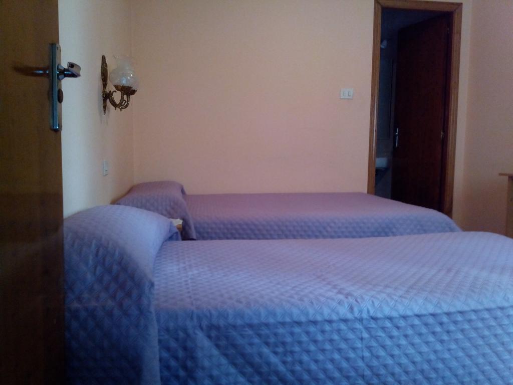 Pension Las Palmeras Lalin Room photo