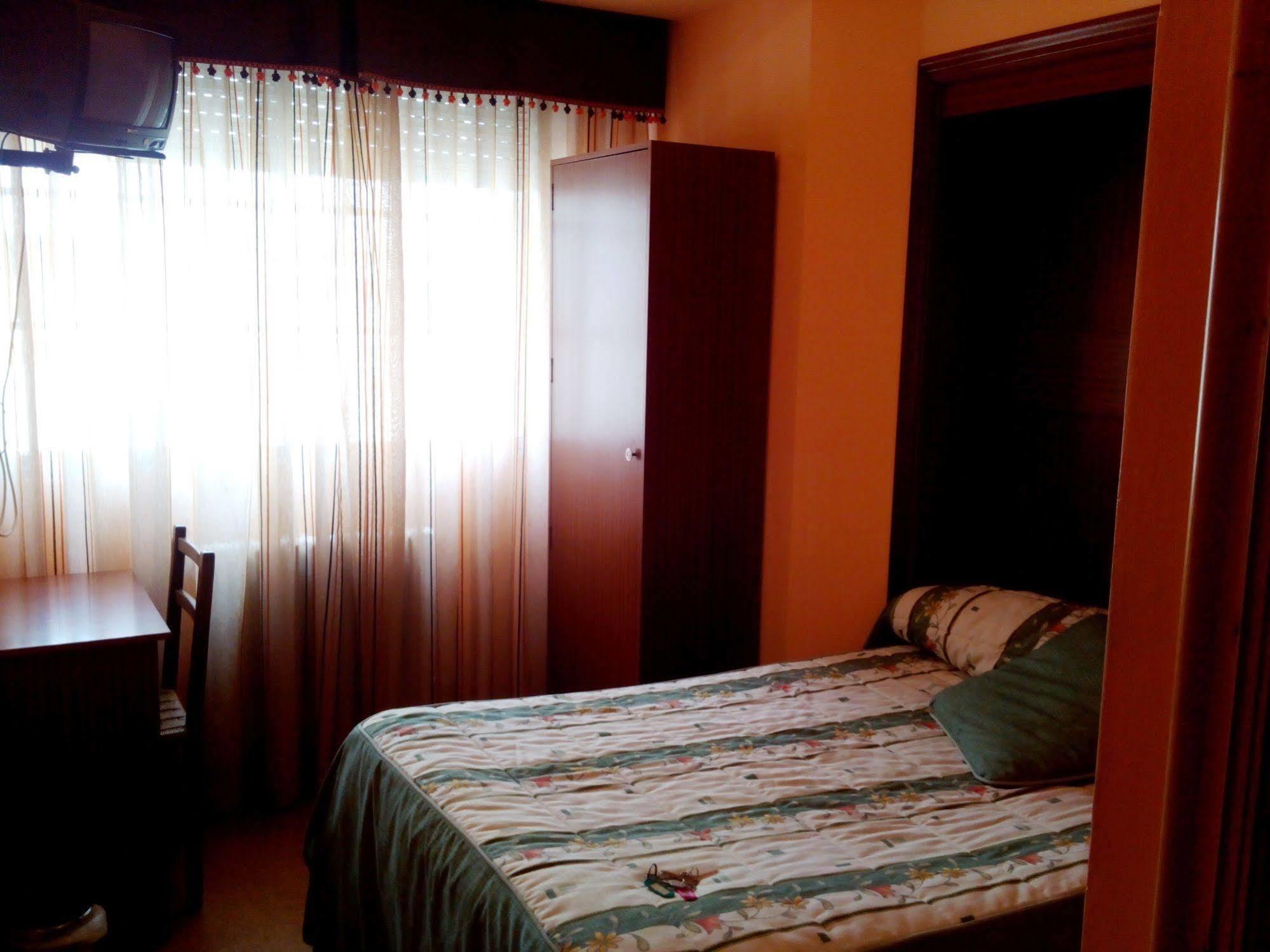 Pension Las Palmeras Lalin Exterior photo