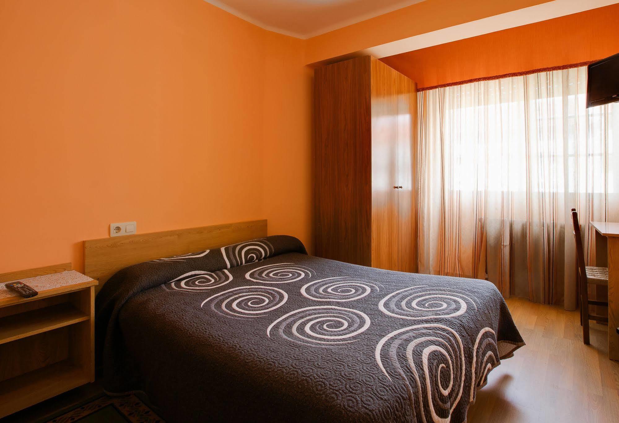 Pension Las Palmeras Lalin Exterior photo