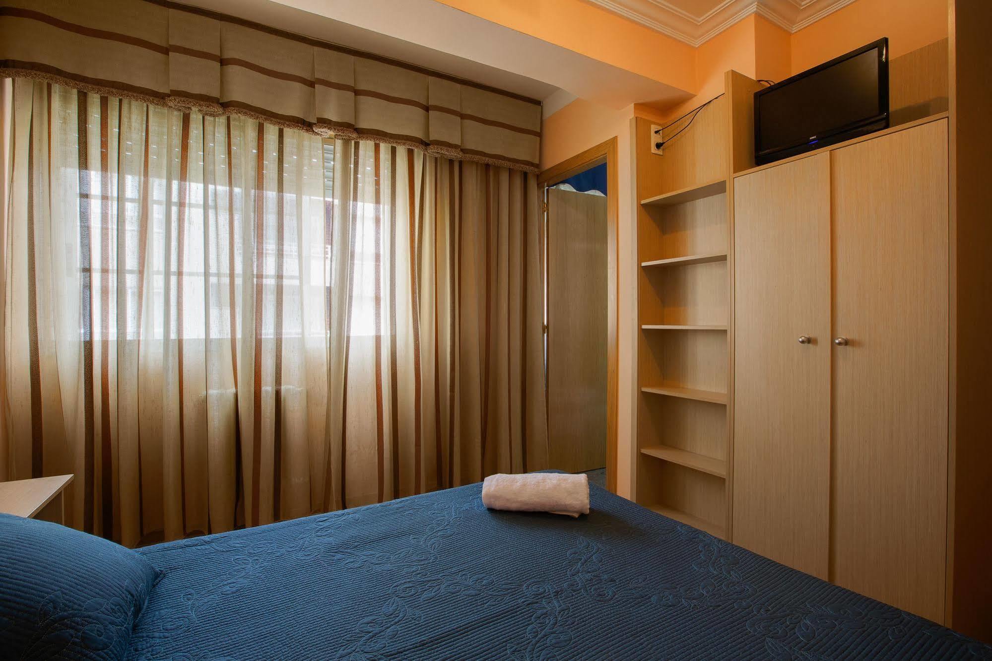 Pension Las Palmeras Lalin Exterior photo