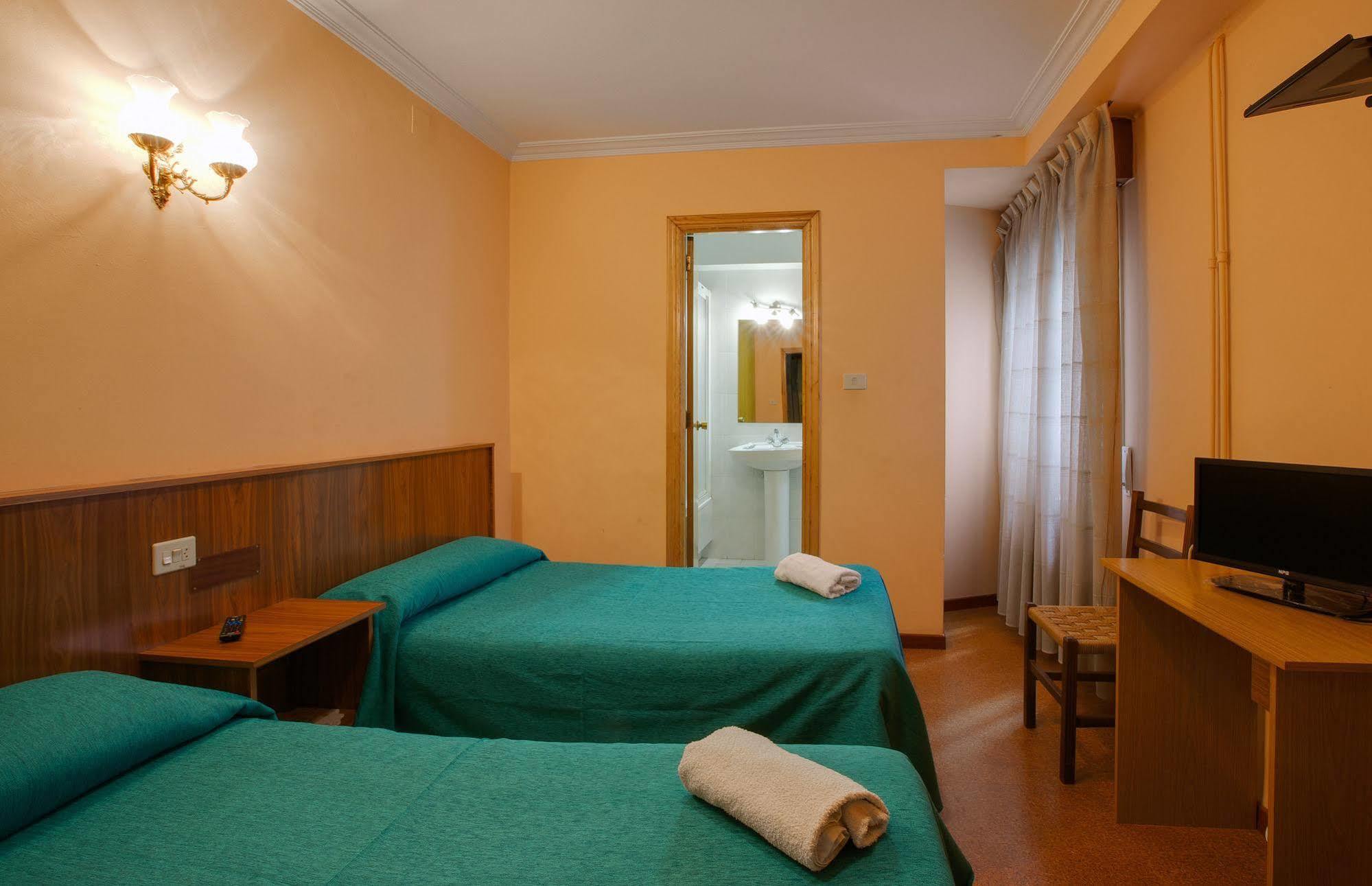 Pension Las Palmeras Lalin Exterior photo