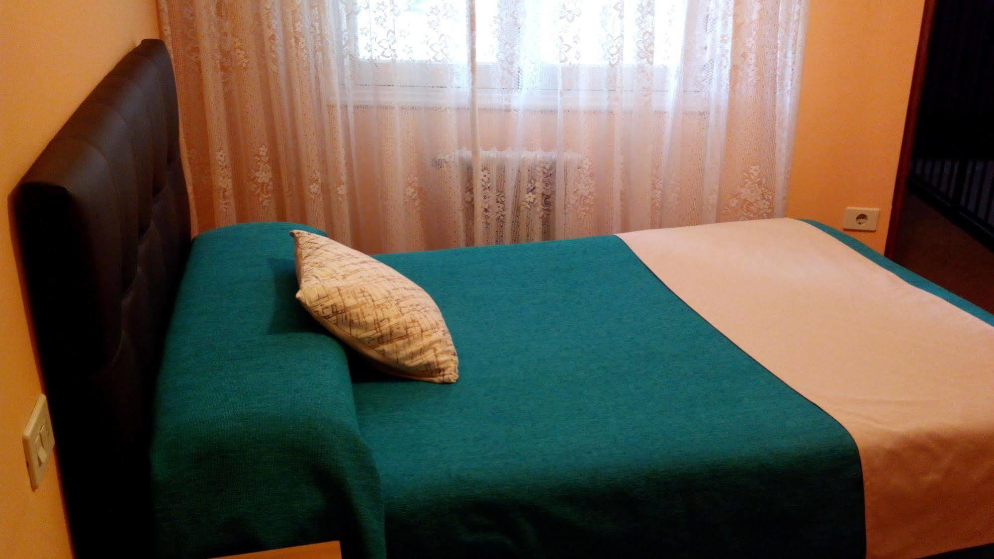 Pension Las Palmeras Lalin Exterior photo