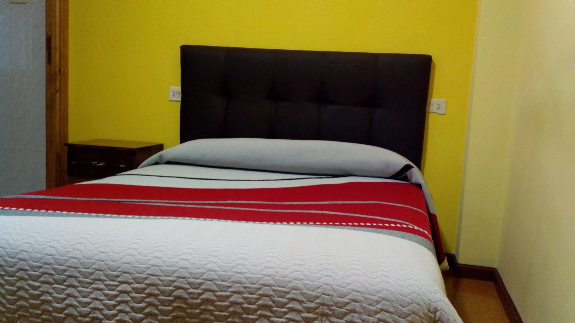Pension Las Palmeras Lalin Exterior photo